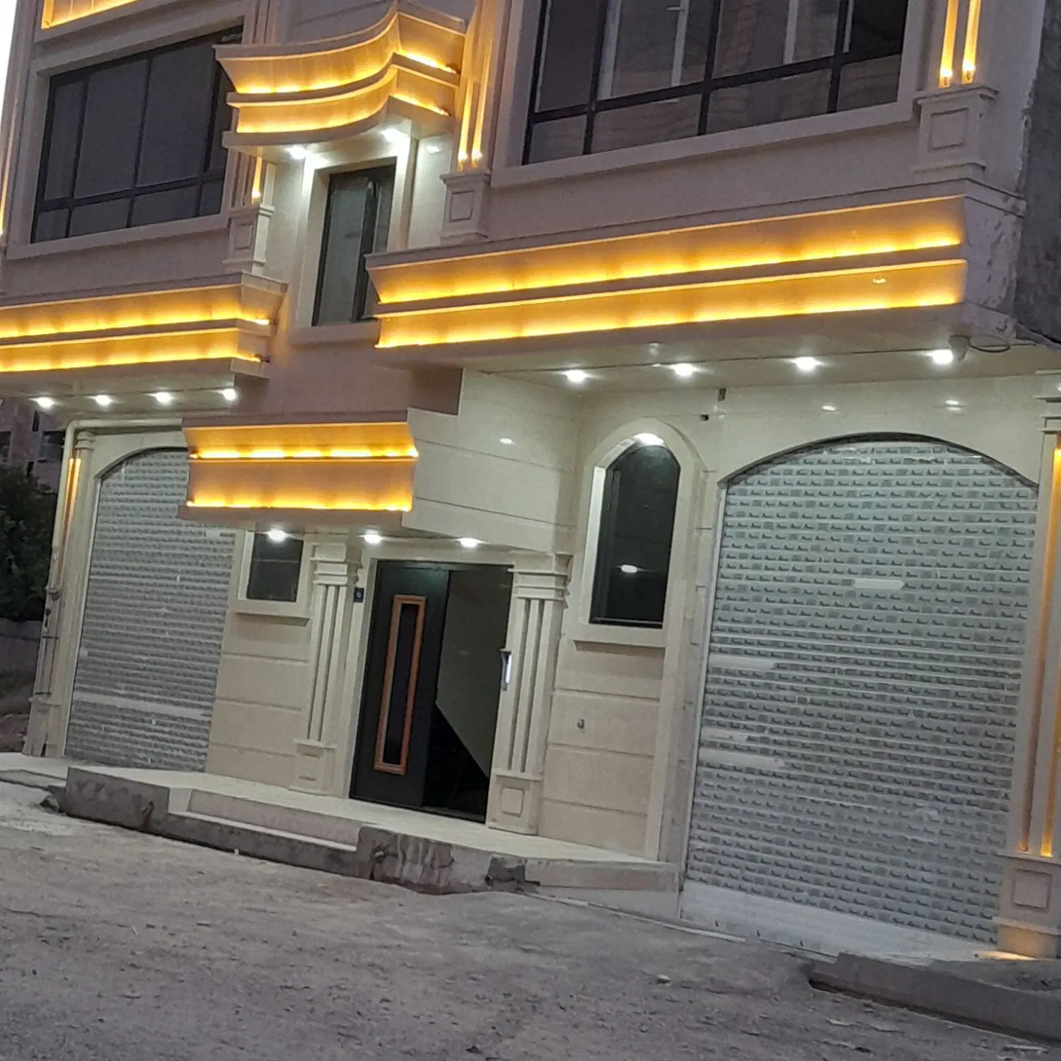 آپارتمان نوساز 120متری2خواب_دارای سند_ پارکینگ