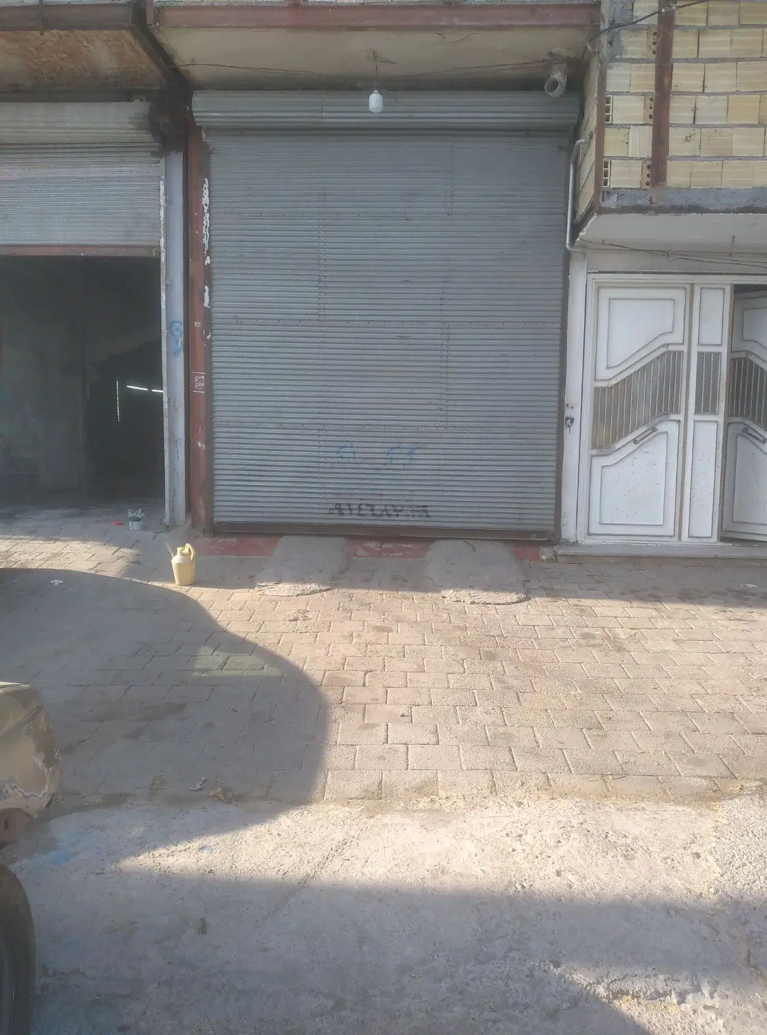یک مغازه اجاره‌ داده میشود