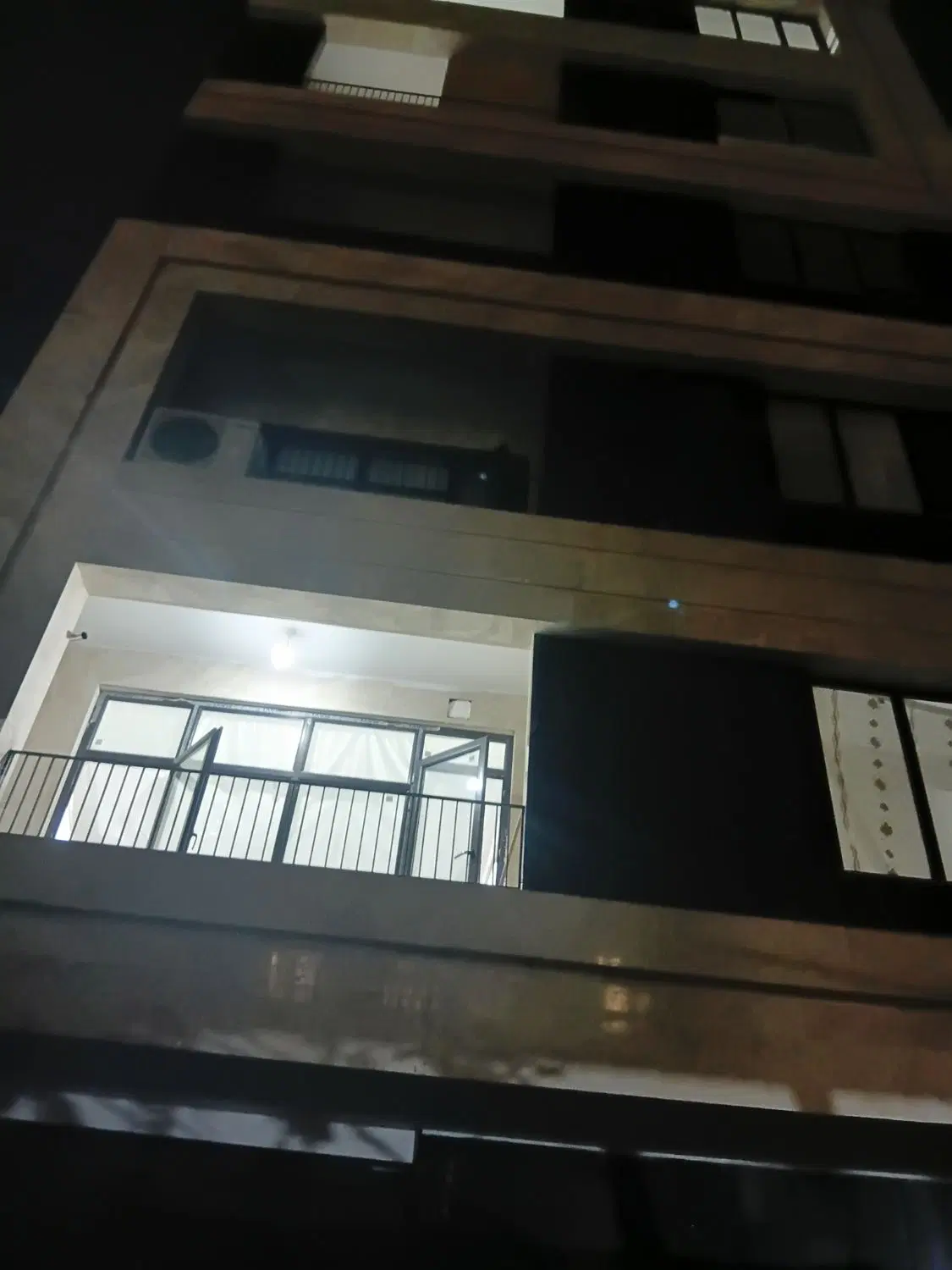 ۱۳۰متری طبقه ۳ سرجلو ۳خواب