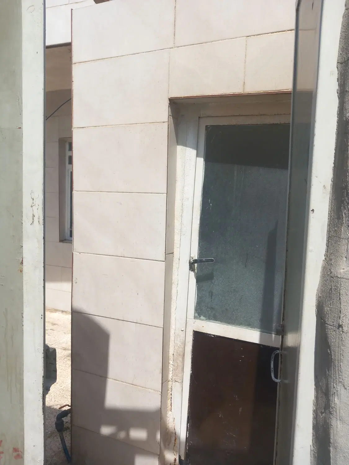 یک باب ساختمان فروشی