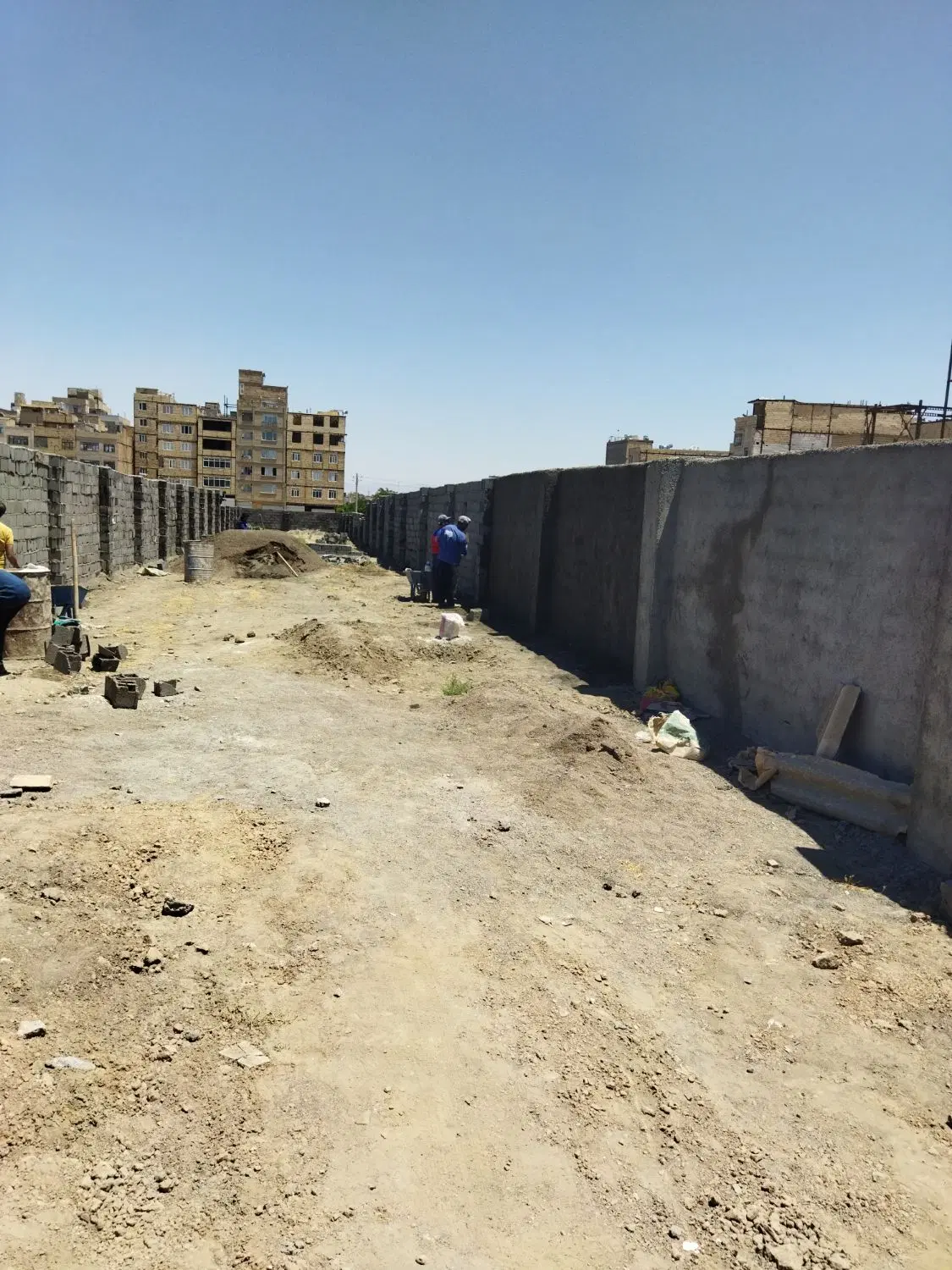 زمین دیوارکشی در بلوار کشاورز.دررودی