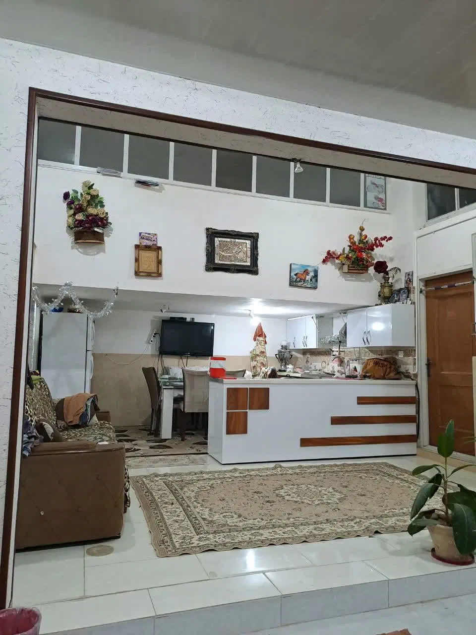 سلام خونه 300متری 3خواب وحیاط دار