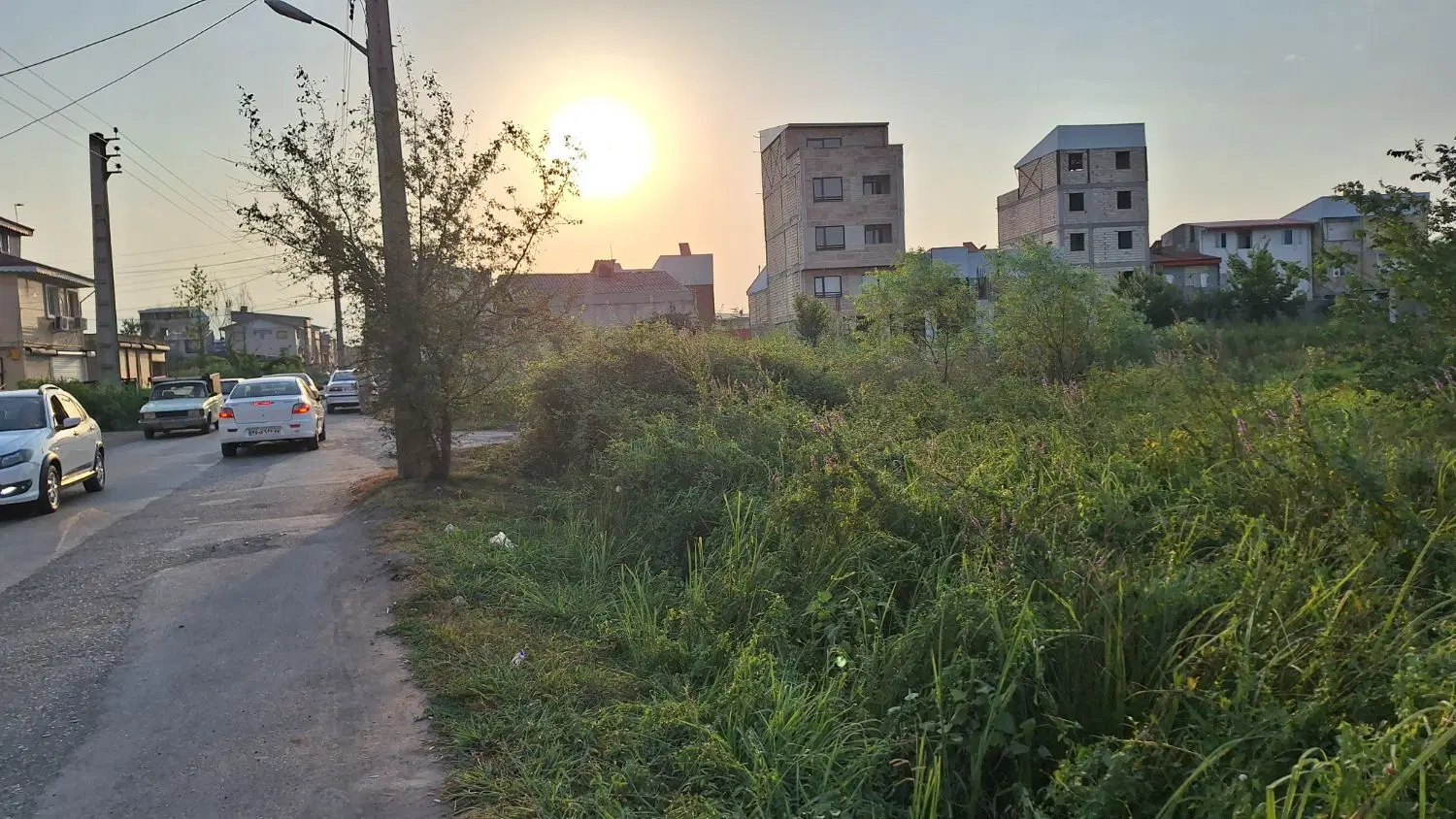 زمین بر اصلی خیابان گلها