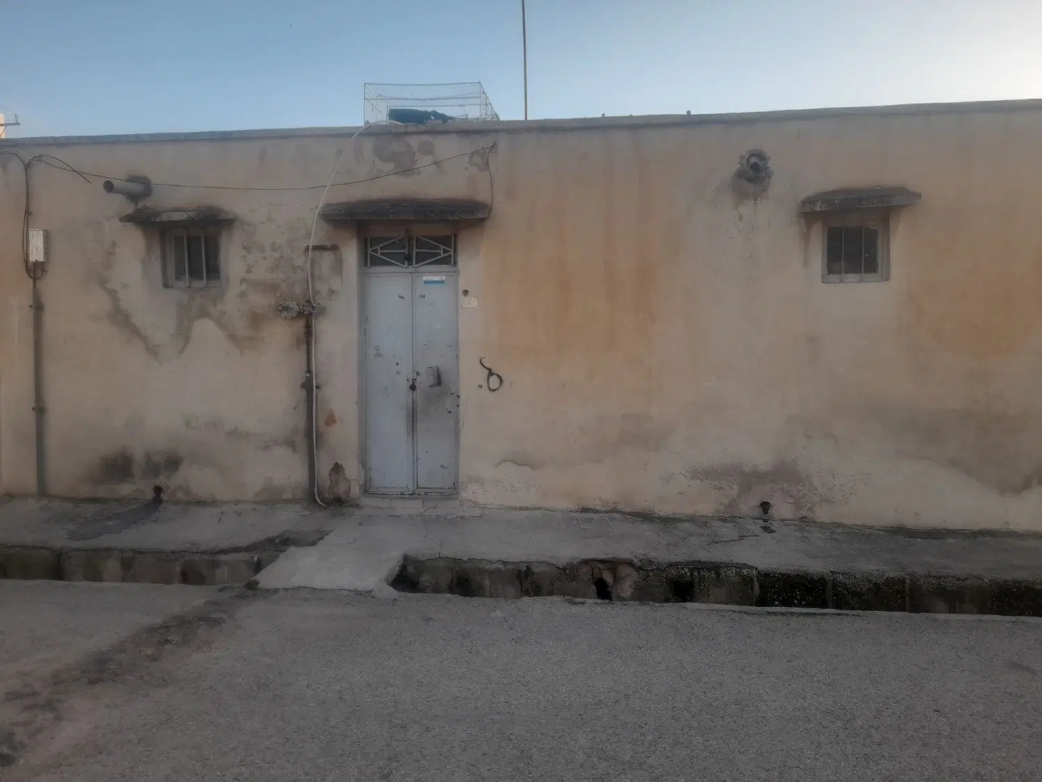 خونه کلنگی میدان معلم ۱۸۰ متر ۶ دانگ