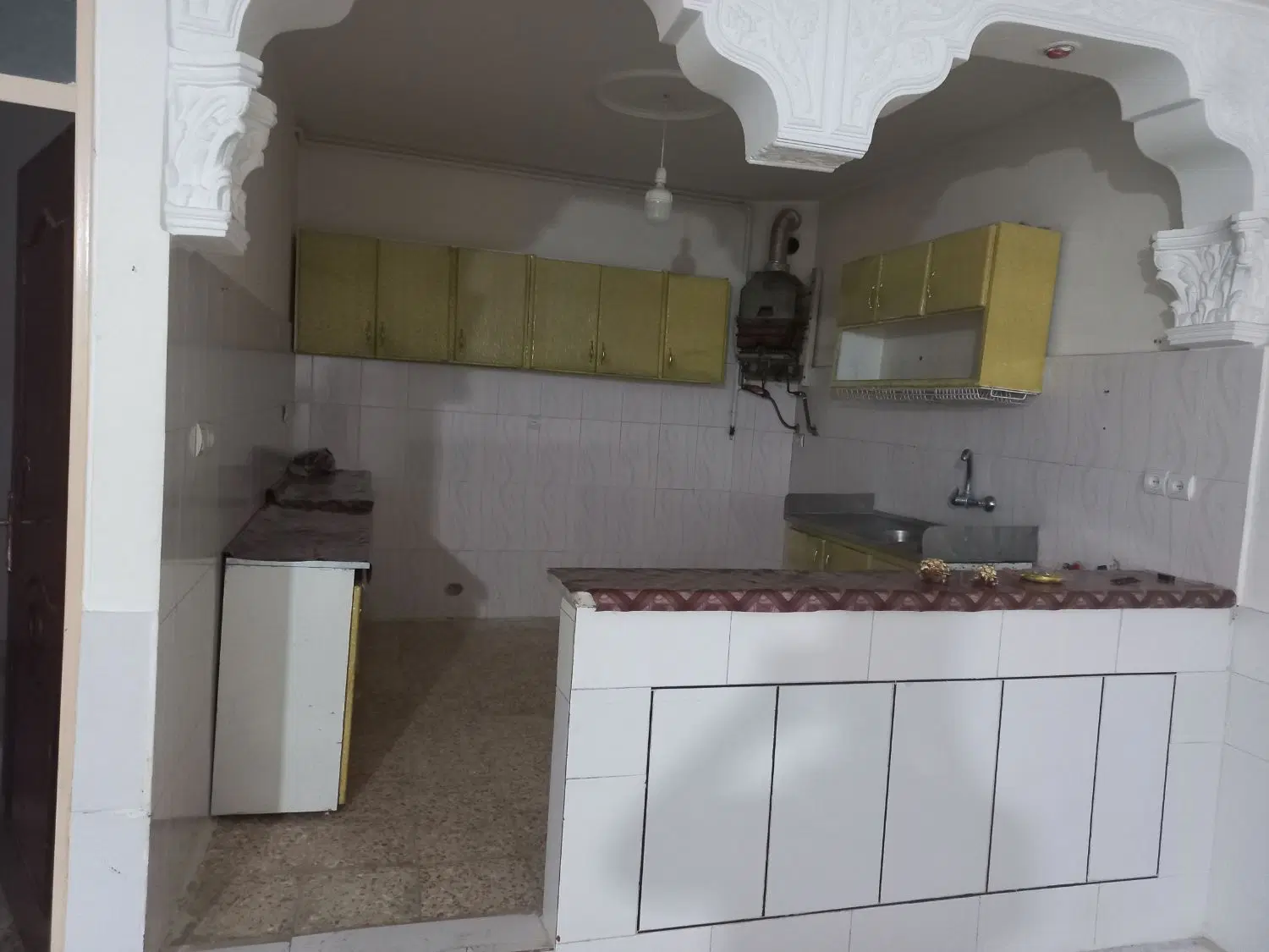 خانه در مومن آباد