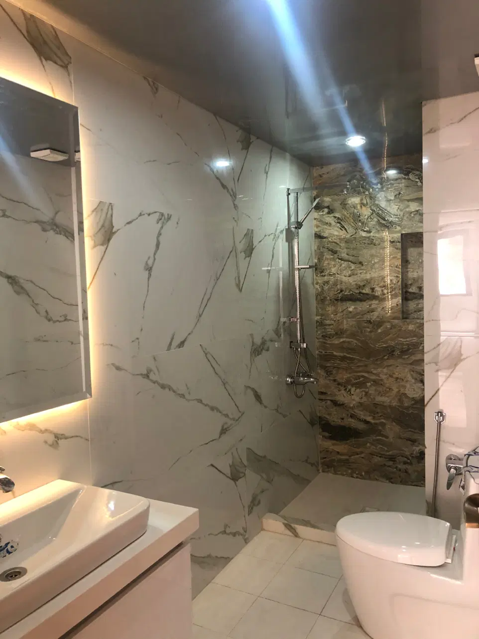 اپارتمان ۱۲۰ متری نوساز باغ زرشک