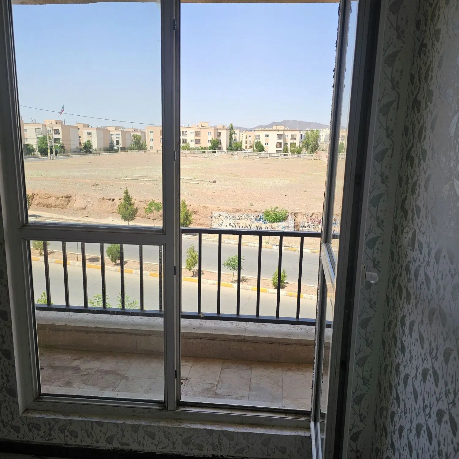 یک باب آپارتمان ۷۴متری برای فروش درهسایک