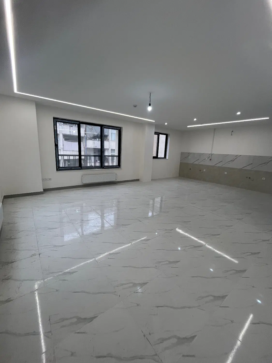 واحد ۱۲۱ متری ۲ پارکینگ در چند قدمی تختی