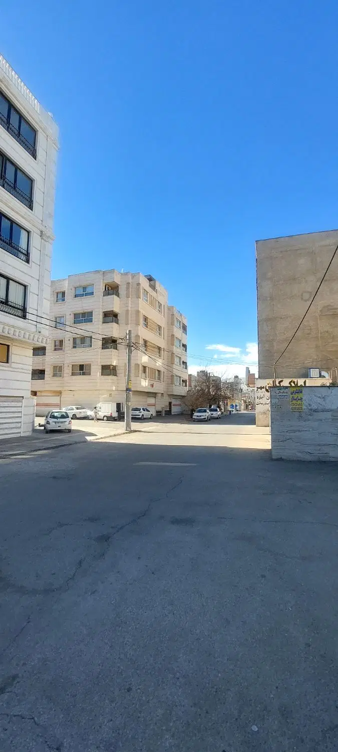 فروش فوری زمین ۳۰۰ متر عرض ۱۰ طول بر بلوار طلاییه