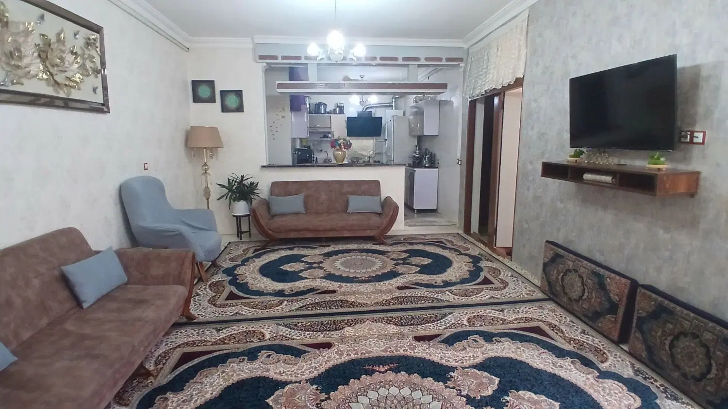 ساختمان ۲طبقه مرکز شهر