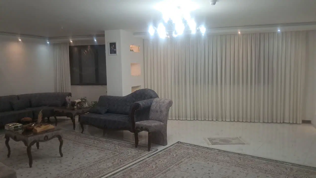 واحد حدود ۱۴۵ متری ۴ نبش..خ باهنر چهار راه خادمی