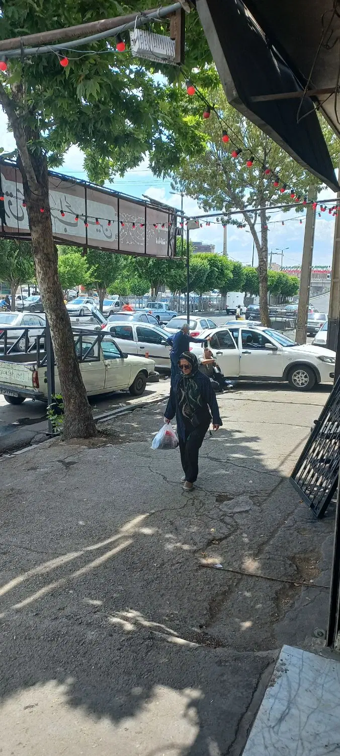 مغازه تجاری بر بلوار باغستان
