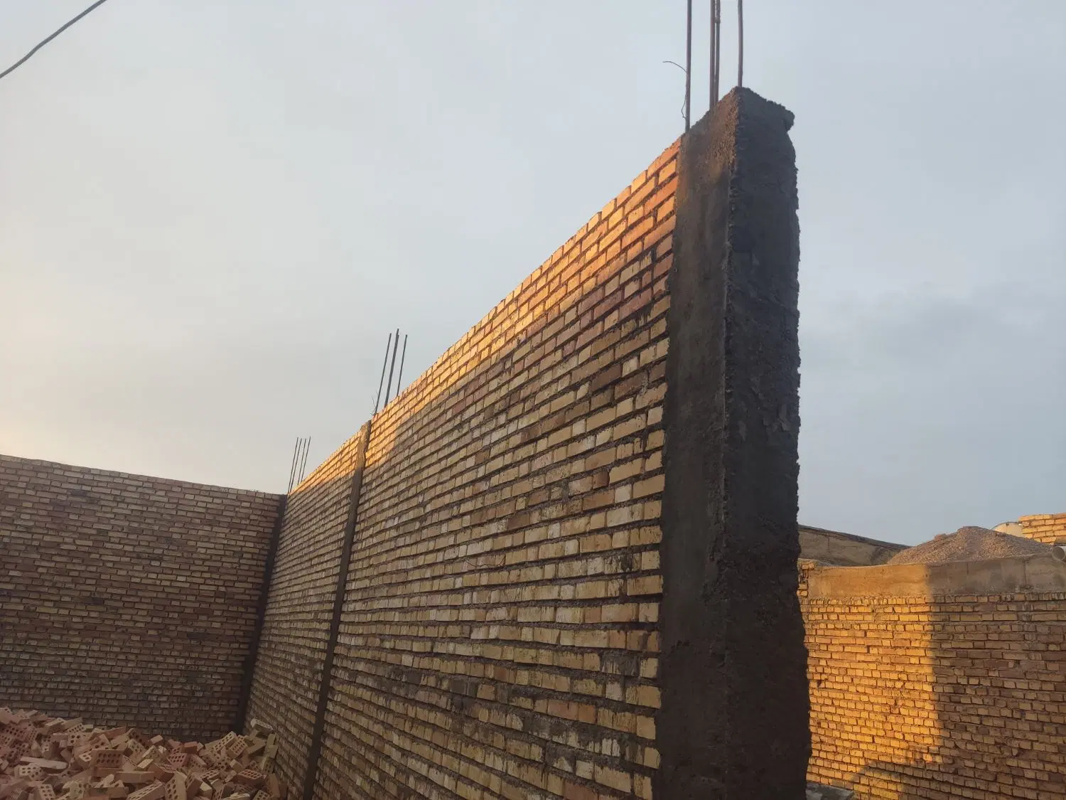 زمین ۵۰ متری سر بلوار اصلی
