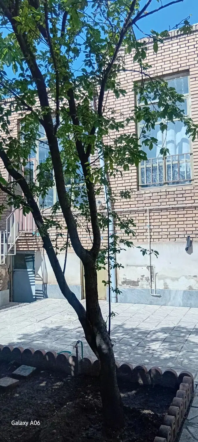 خانه حیاط دار ۱۴۰ متر