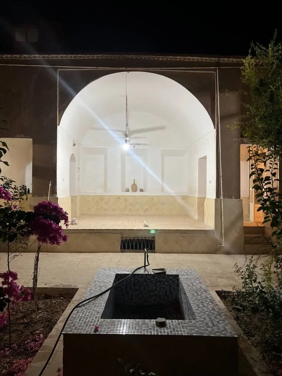 خانه قدیمی .نزدیک باغ دولت اباد