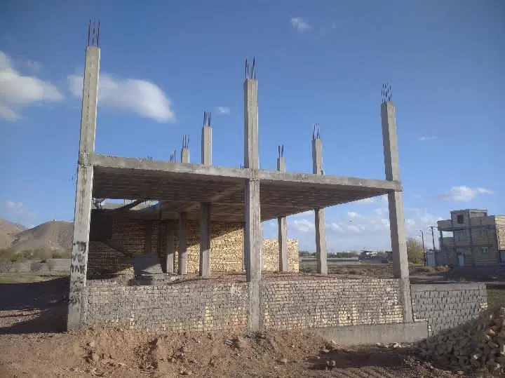 ساختمان نیمه کاره