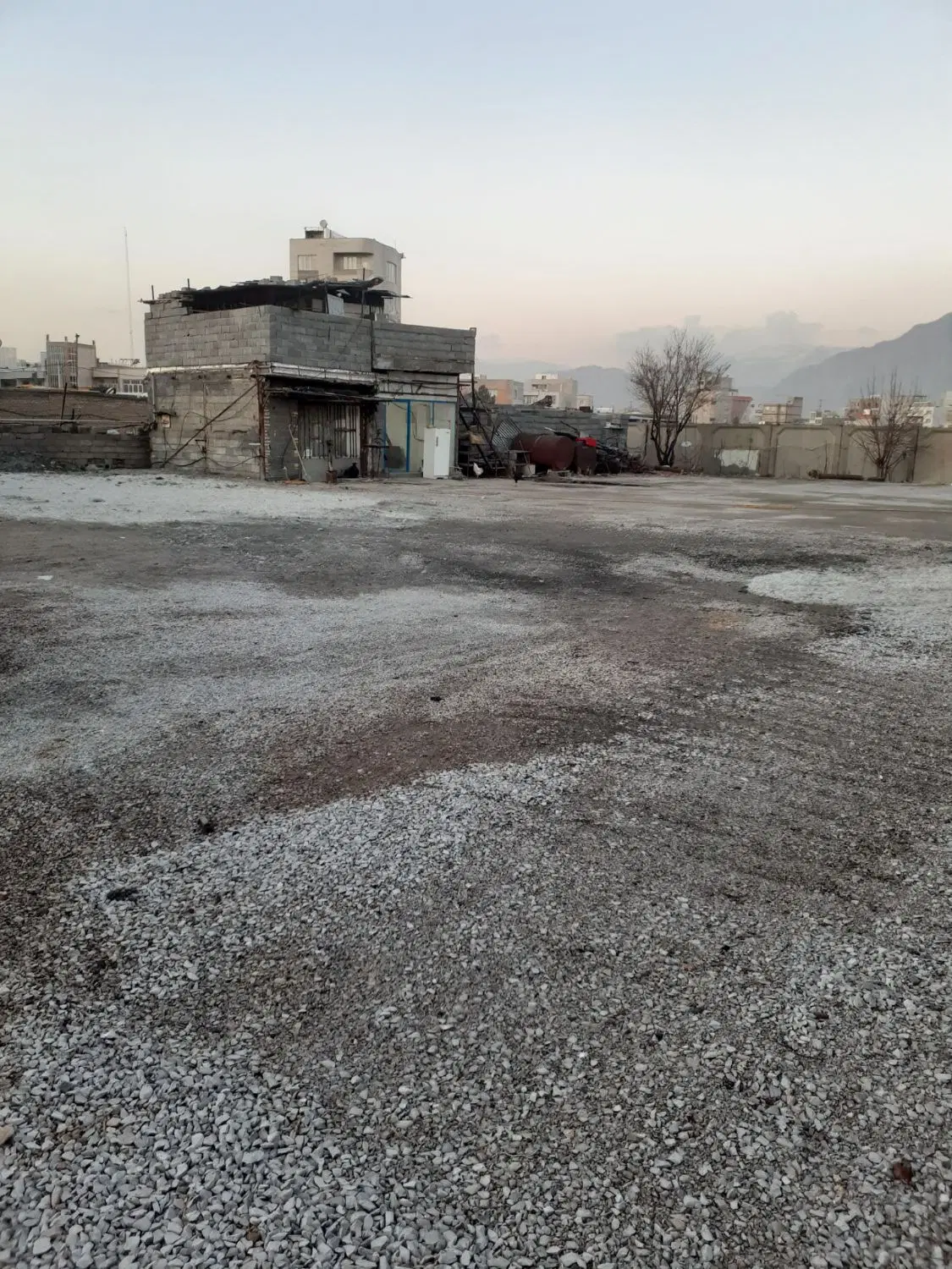 رهن اجاره ۲۰۰۰متر گاراژ ورودی آهن فروش ها
