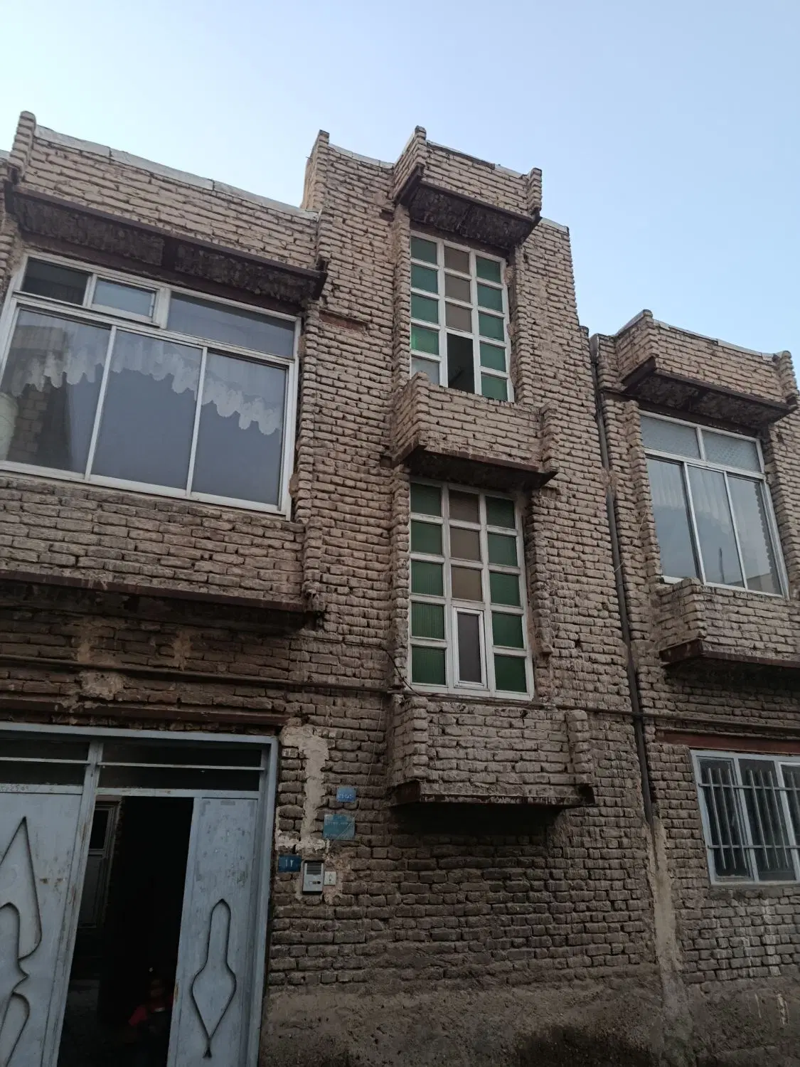 خانه ی مسکونی دو طبقه
