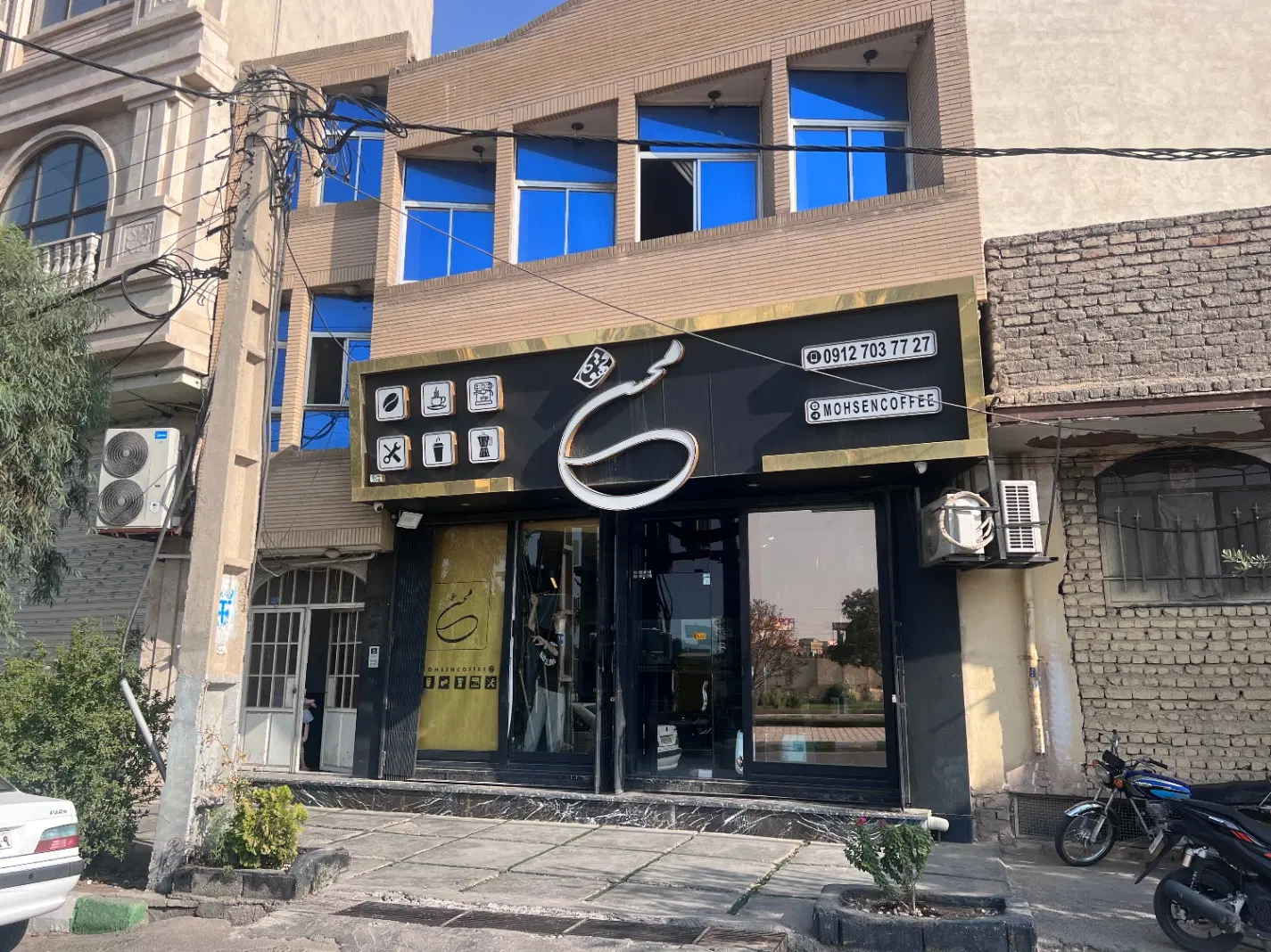 ۲۰۰ متر تجاری مسکونی بر خیابان ساحلی
