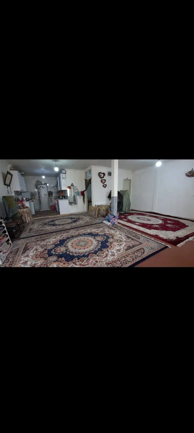 واحد ۹۲متری طبقه سوم روی همکف در خیابان باهنر