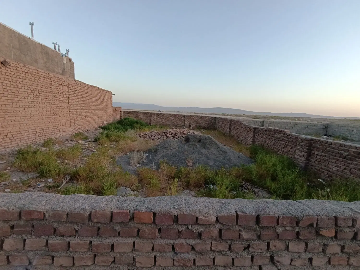 زمین فروشی در نهبندان با موقعیت تجاری