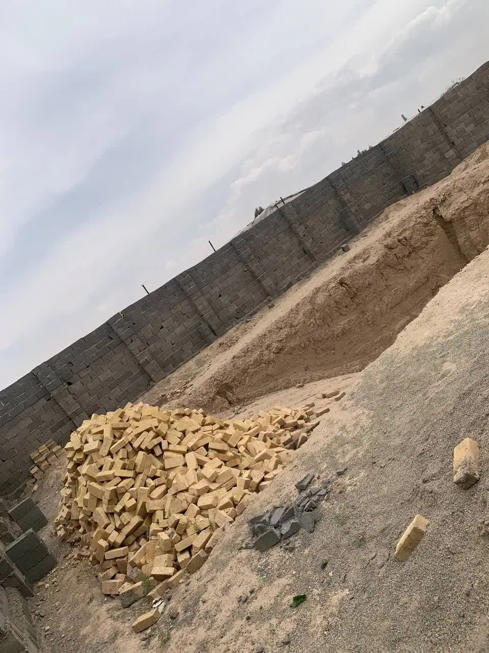 ۸۰۰متر۴دیواری شده مناسب باغ وباغچه