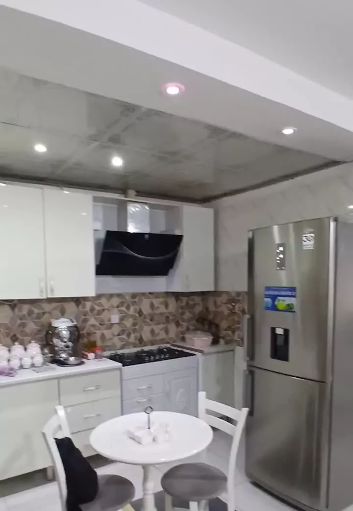 اپارتمان ۸۰متر۲خواب سالن  پرده خور