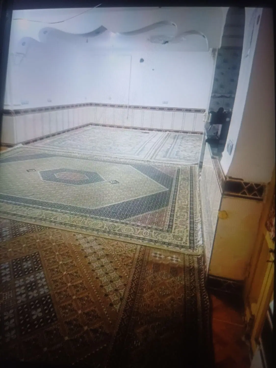 اب فاضلاب هم کف طبقه بالاش پلش جدا هست