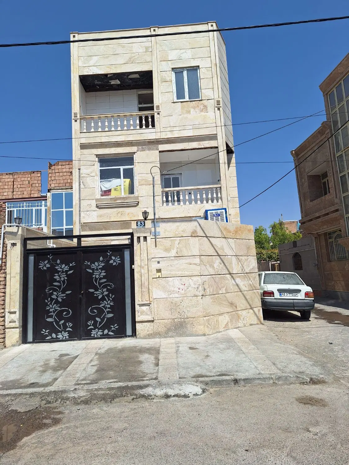 ۹۰ متر همکف حیاط دار