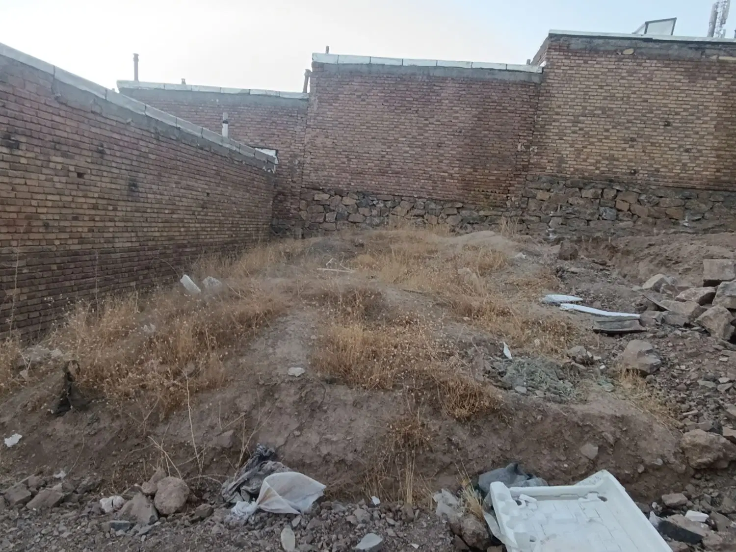 زمین نایسر 96متری