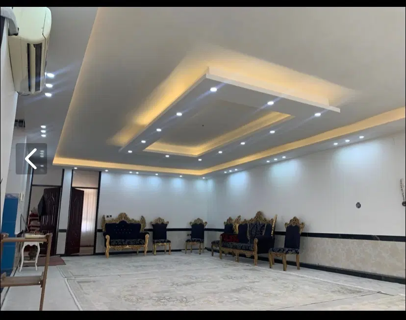 یک واحد مسکونی طبقه سوم زمین شاهین