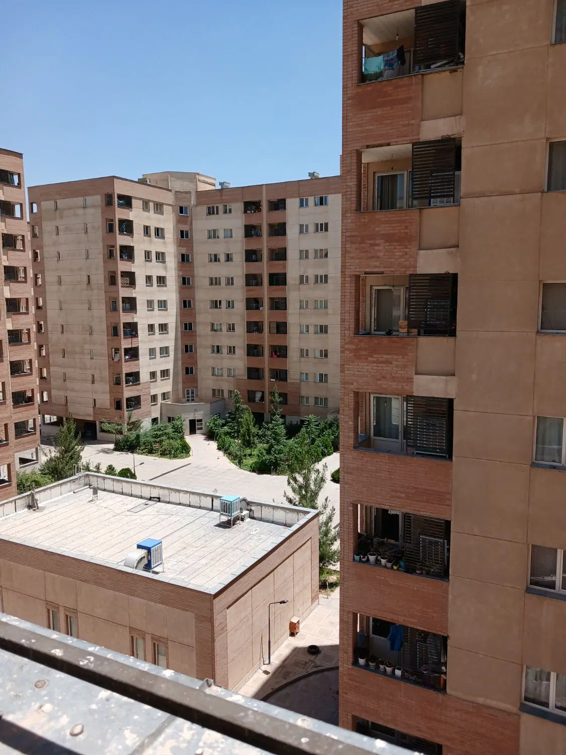 زمین ۳۰۰ متری،فرهنگیان،پوربهمن