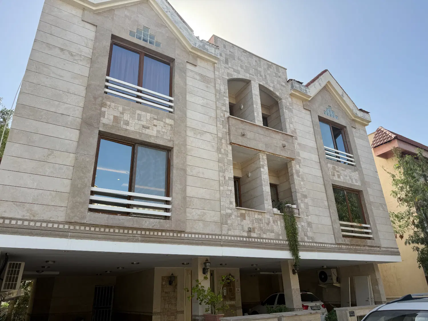 رهن و اجاره ۲ خواب ۹۴ متر نوبنیاد ۳ ( خجسته )