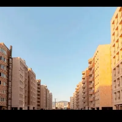 زمین بر خیایان ولیعصر