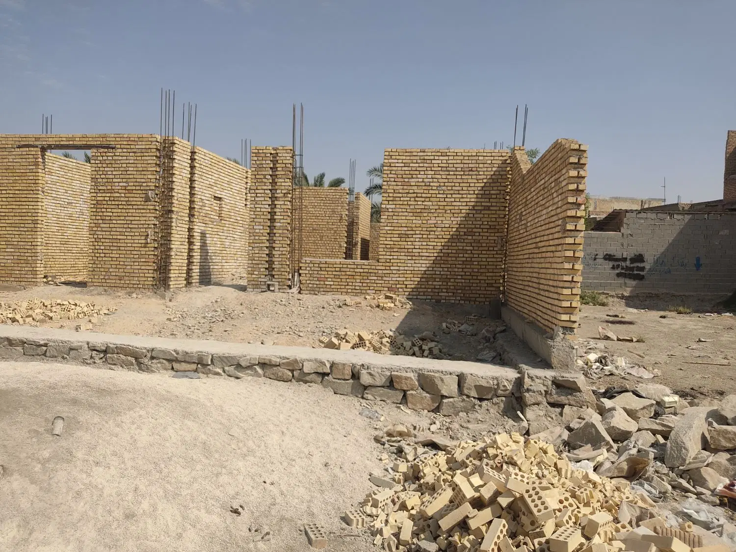 منزل نیمه کاره قائم ۶