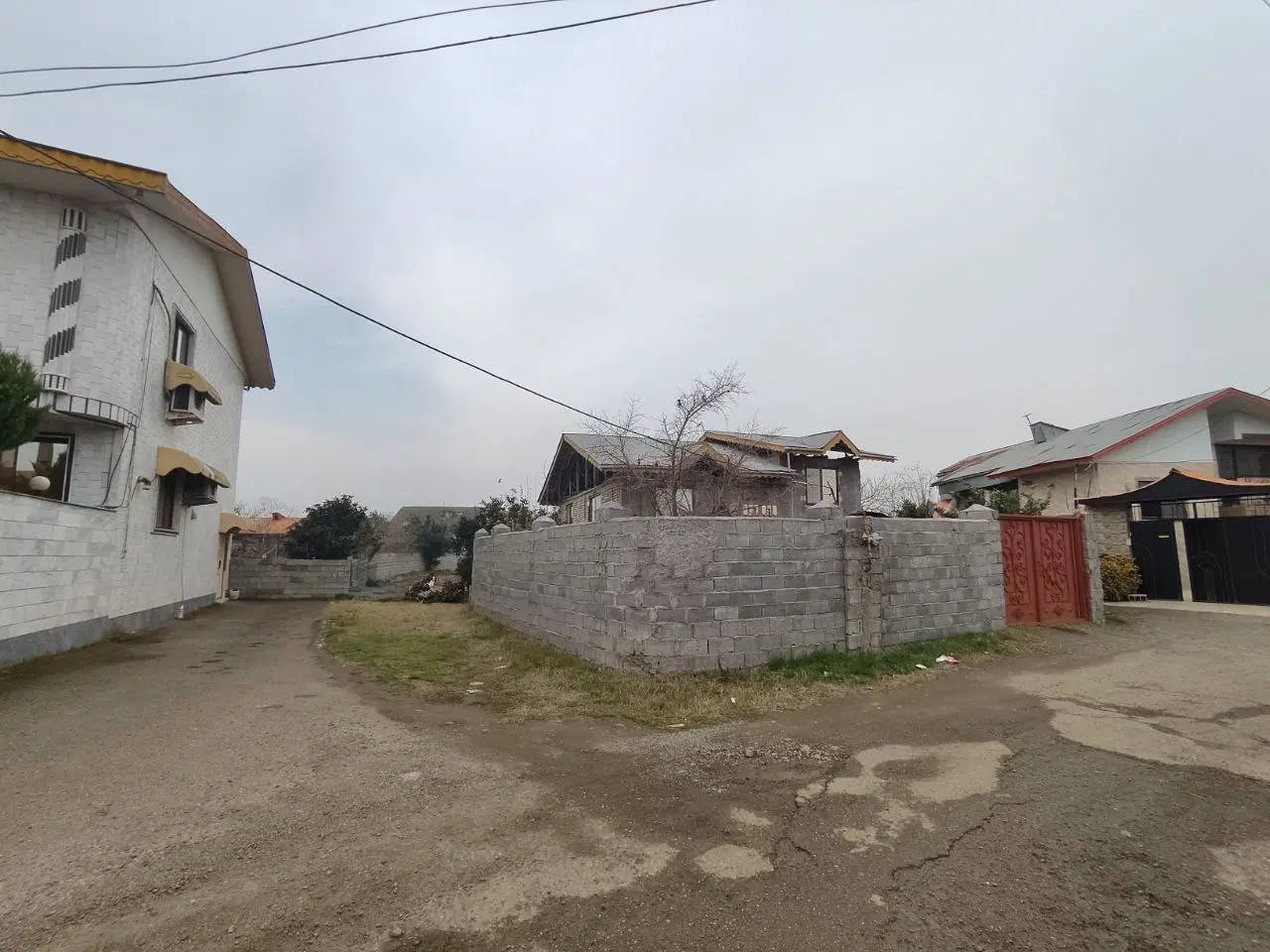 زمین مسکونی نبش و دو بر