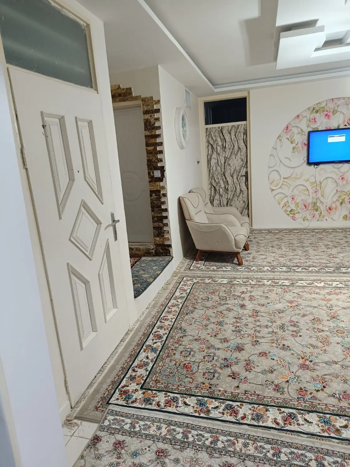 یک واحد ۷۵ متری حیات‌دار