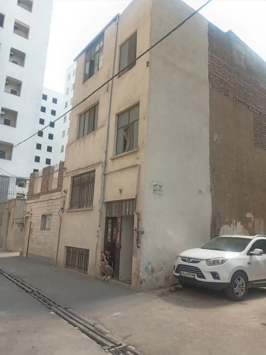 خانه ۱۲۰ متری در ۴ طبقه فروشی فوری