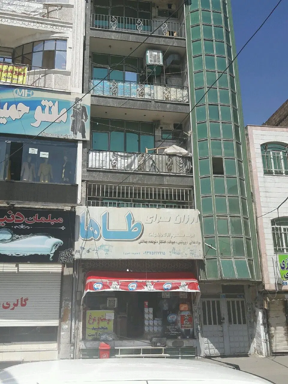 مغازه تجاری ۸۳ متر  زیر زمین  و ۴ طبقه آپارتمان