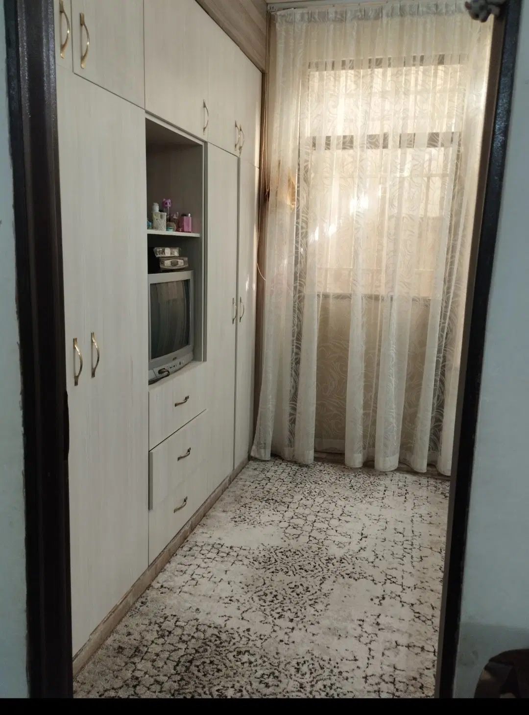 واحد همکف دو خواب پارکینگ دار