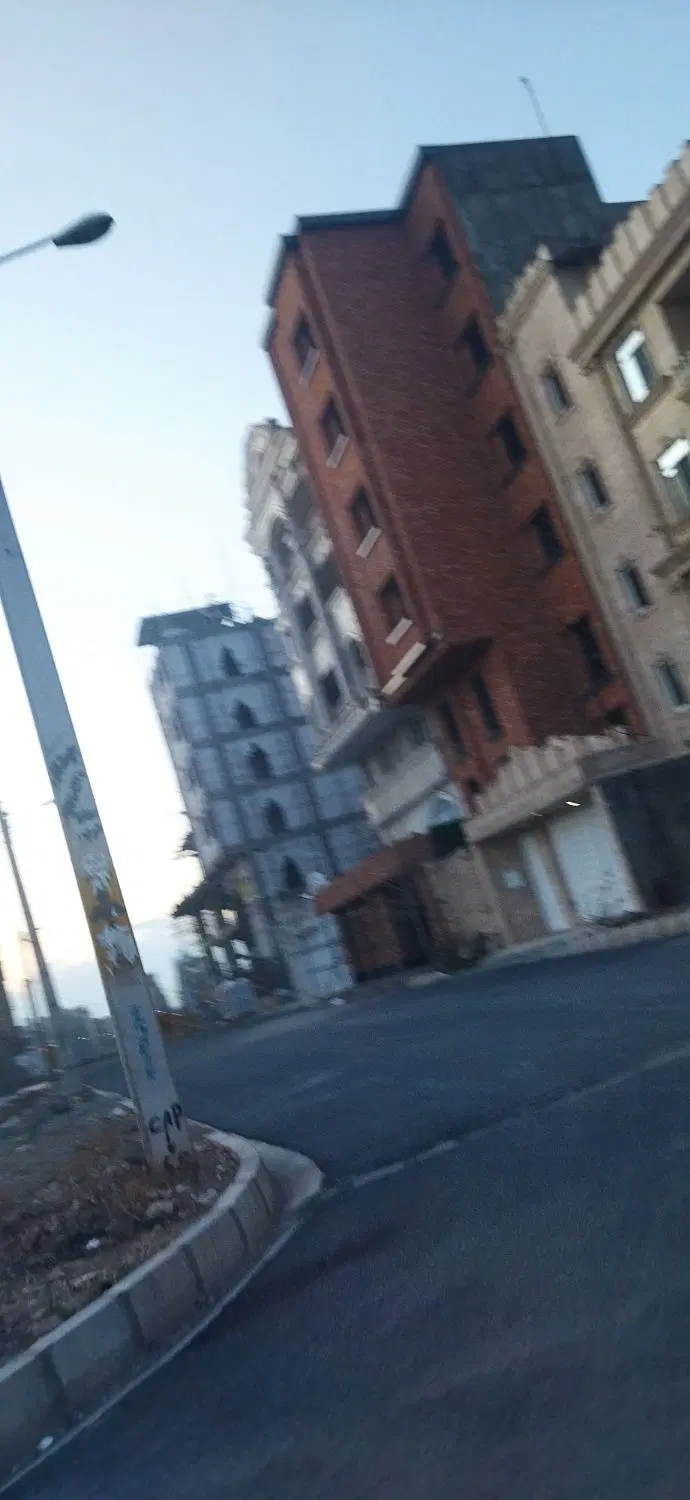۲۴۰مترزمین دو کله تجاری مسکونی ۸سقف برخبرنگار