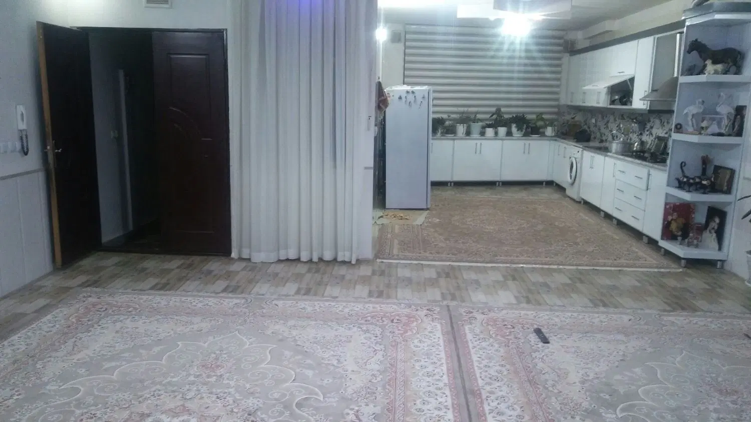 ویلایی دو واحد مجزا+۲۰متر مغازی تجاری