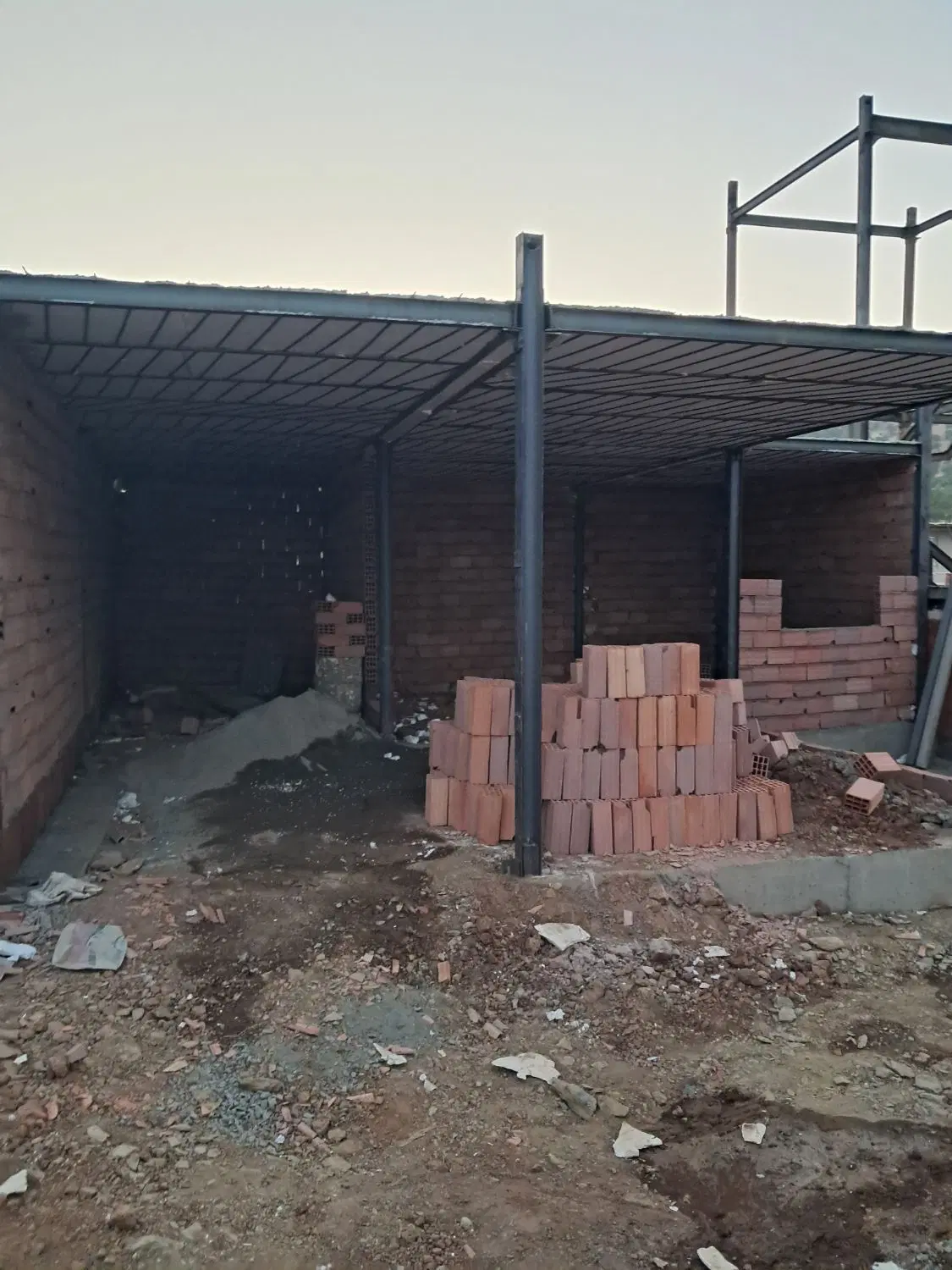 سفت کاری در حال کار تپه موسک