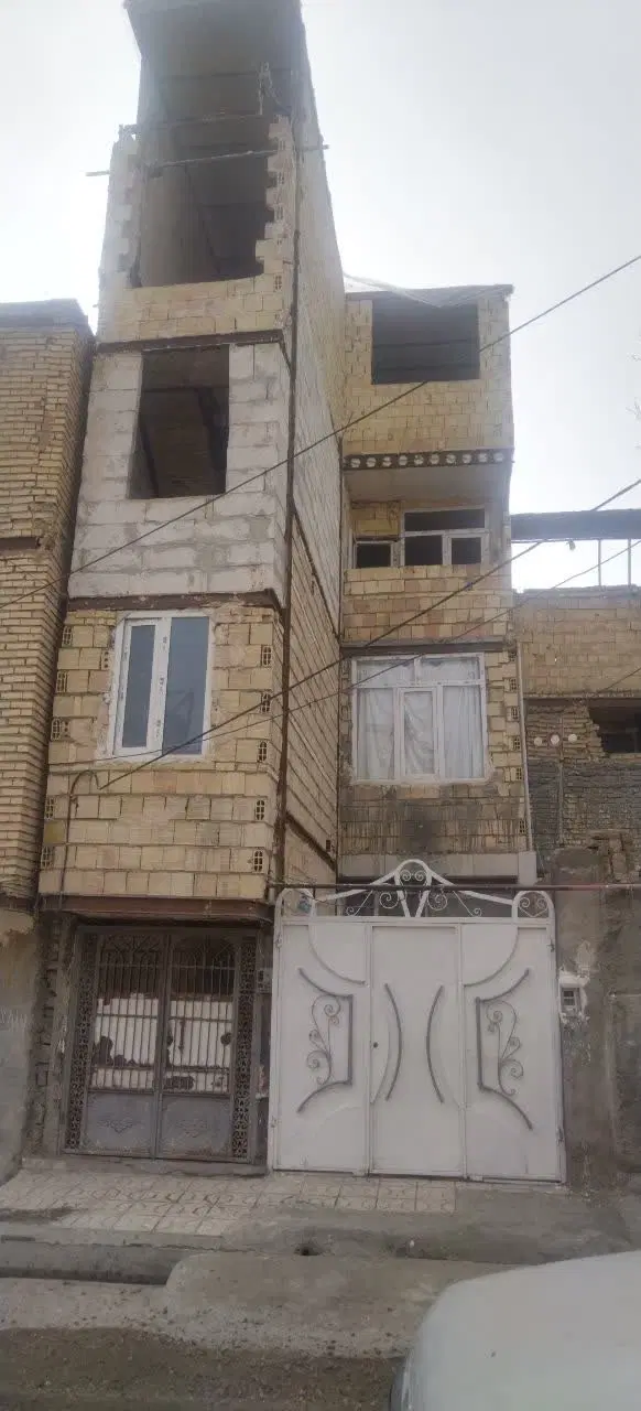 خانه نیمه ساز ۱۲۰ متر زیر بنا طبقه سوم و چهارم
