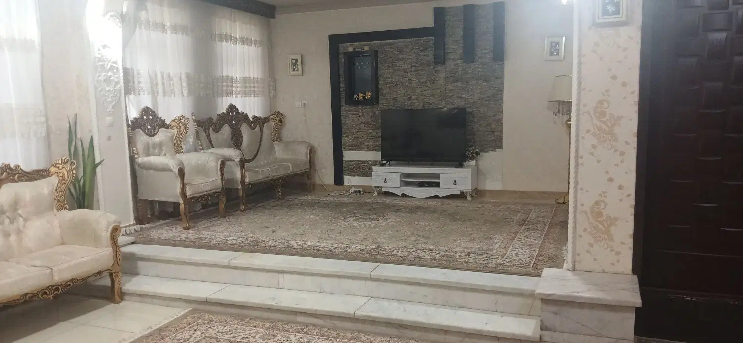 ویلایی ۱۸۰متری _برخیابان ۲۰متری_حافظیه