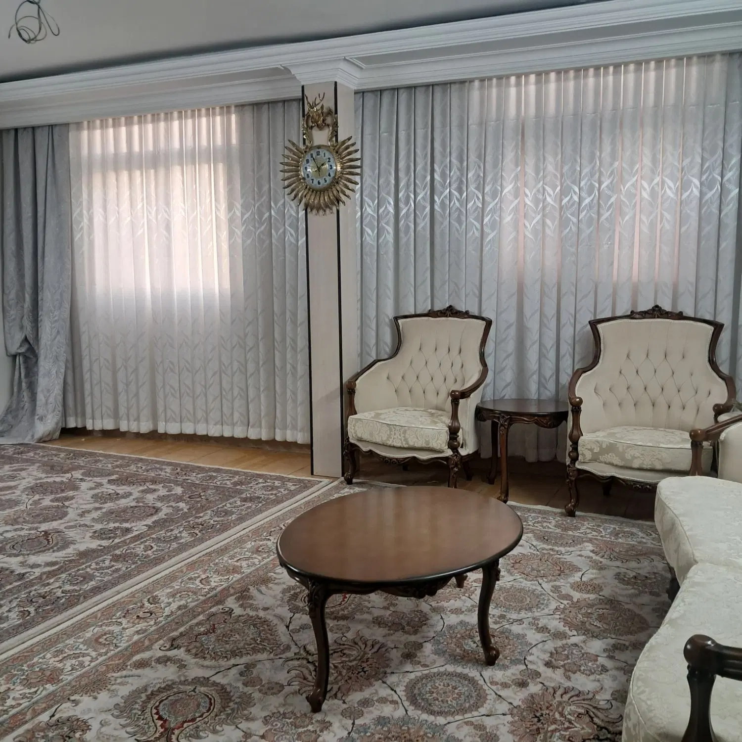 یک واحد ۷۰ متری خیابان اصلی کاروان روبروی پارک