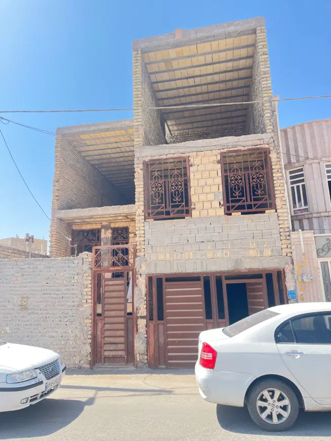 منزل سه طبقه_ نیمه ساز_ شهرک بهاران