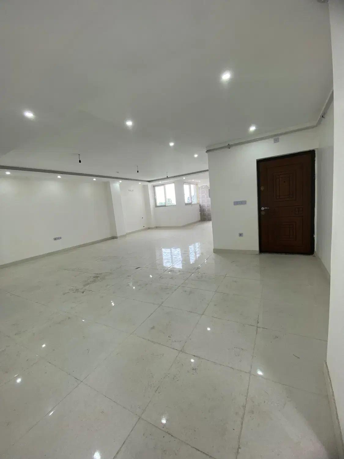 واحد اداری ونیمه تجاری همکف(کارگاهی)