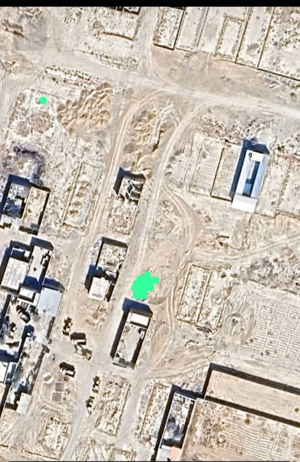 زمین درب حیاط
