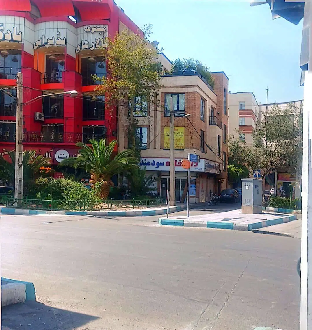 هاشمی ۱۰۰ متر زمین ۲۰۰متر بنا ۸۹ متر تجاری